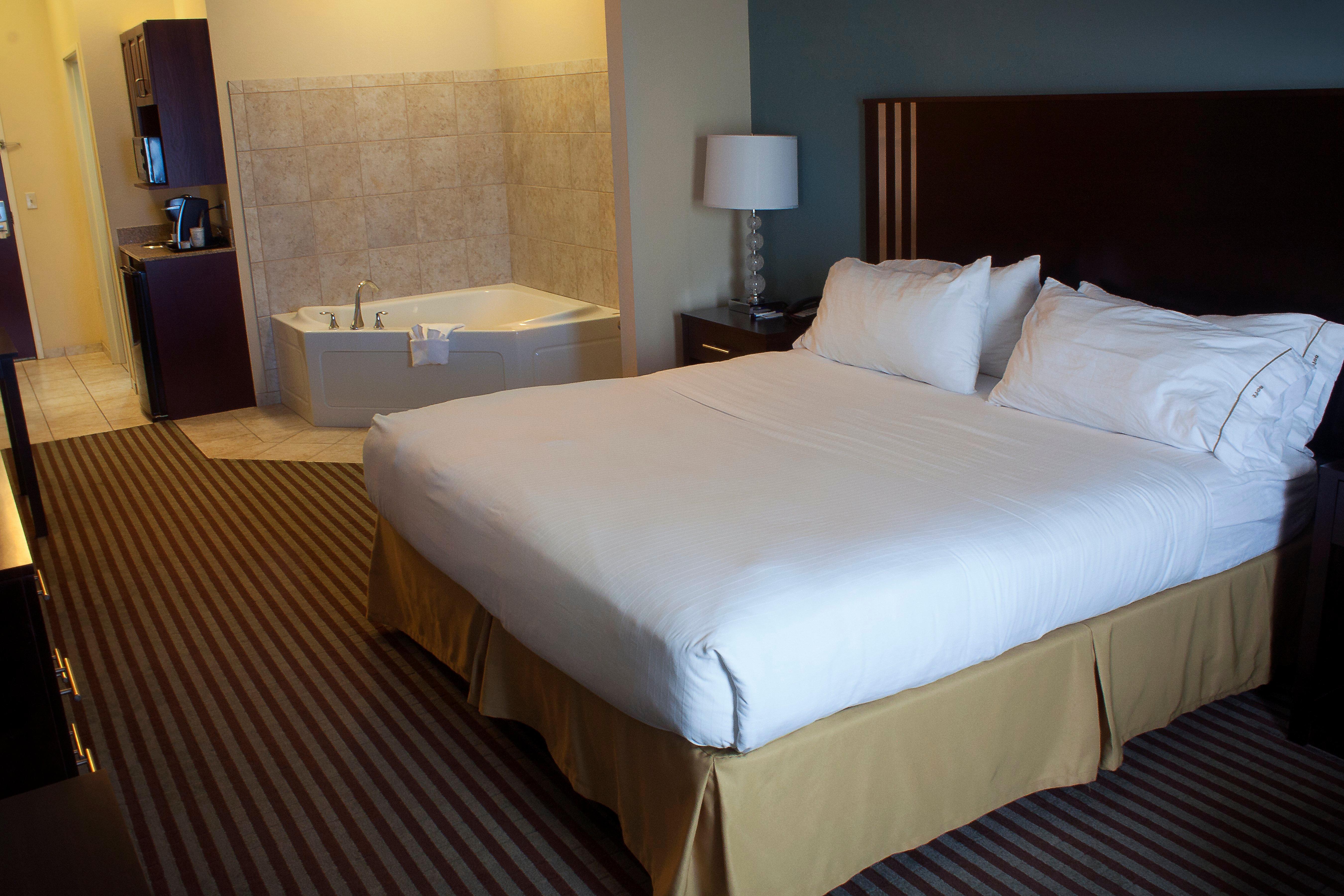 Holiday Inn Express & Suites Youngstown West I 80, An Ihg Hotel Bagian luar foto