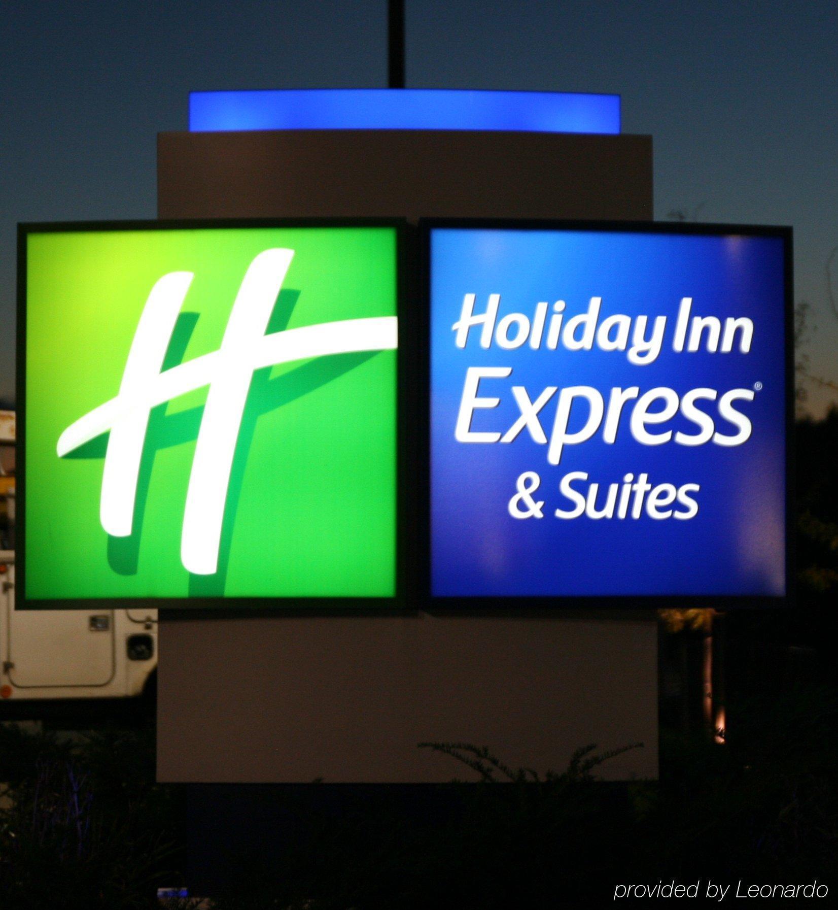 Holiday Inn Express & Suites Youngstown West I 80, An Ihg Hotel Austintown Bagian luar foto